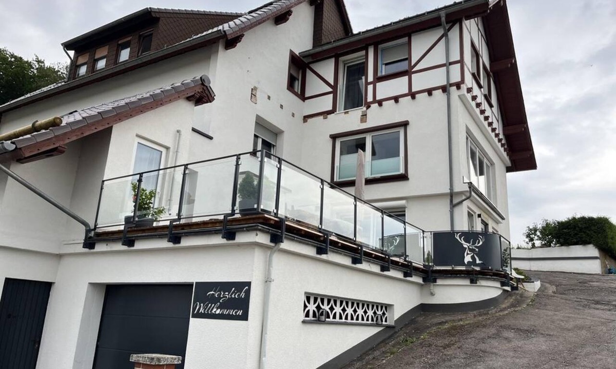 Pelm Apartment | 4-bed vacation apartment Eifelglück, shower/WC, 2 bedrooms - vacation apartment and apartment