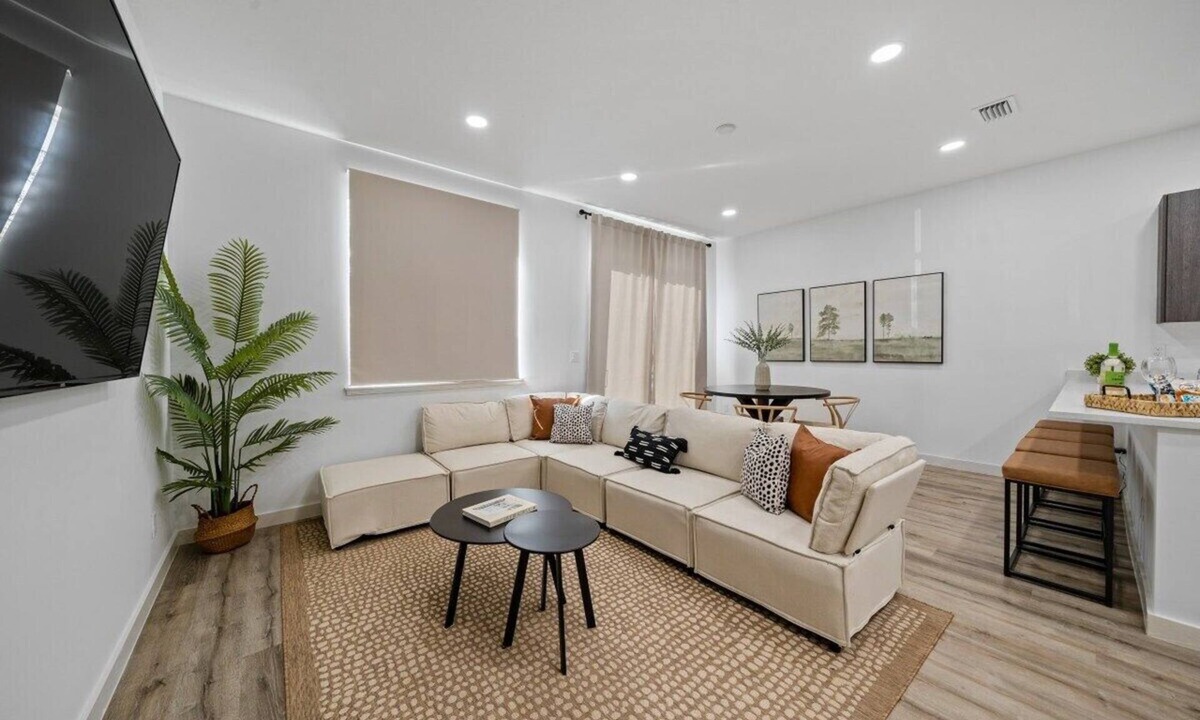 Riviera Beach House | 4 Bed WPB - Home Near 95, Airport, DT & Beaches