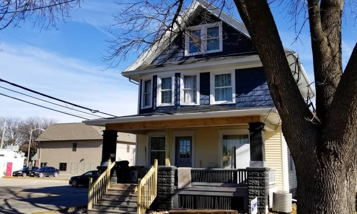 Cedar Rapids House | 4 Bedroom, 1 Bath 3 Level Home 7 Blocks from Downtown Cedar Rapids