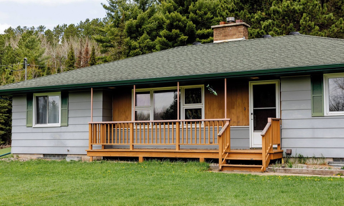 Tower House | 4 Bedroom, 2 Bathroom Home- Located directly off the Mesabi and Taconite Trail