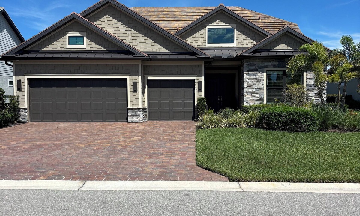 Rural Estates House | 4 bedroom 4.5 bath modern luxury home with private pool and golf course