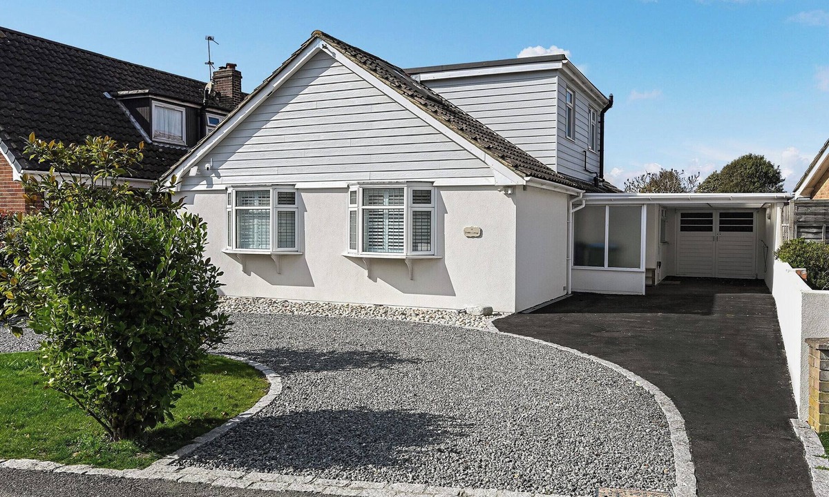 Middleton-on-Sea Cottage | 4 bedroom accommodation in Middleton-on-Sea, near Bognor Regis