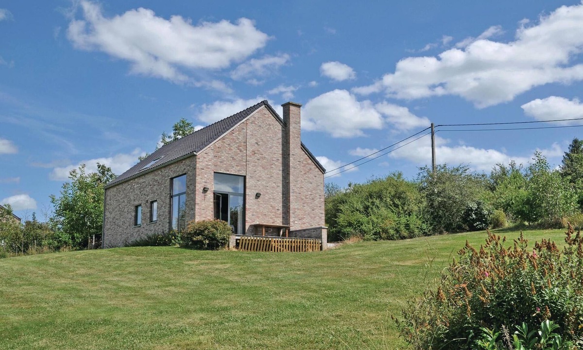 Heure House | 4 bedroom accommodation in Somme-Leuze