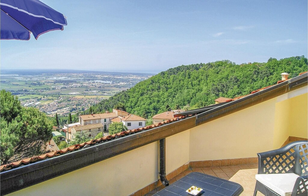 Corsanico House | 4 bedroom accommodation in Massarosa