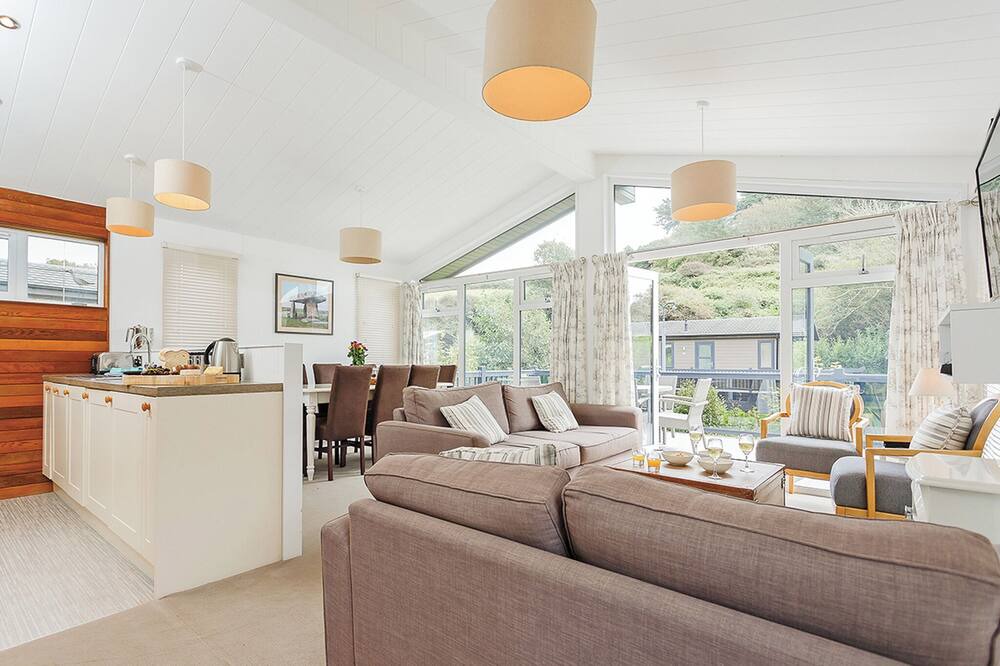 Mullion Ski Chalet | 4 bedroom accommodation in Mullion Cove, Helston