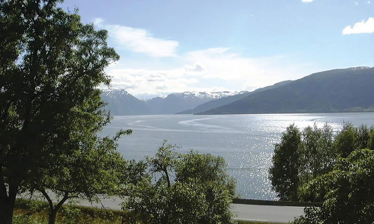 Vangsnes House | 4 bedroom accommodation in Vangsnes