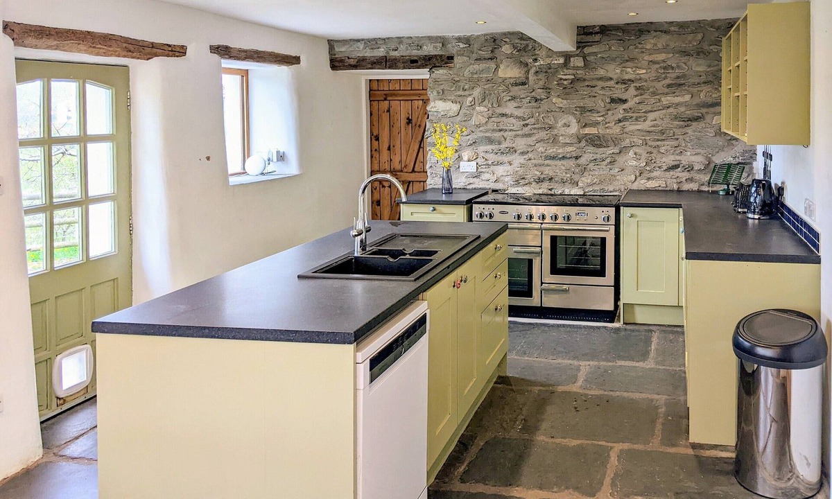 Kendal Cottage | 4 bedroom accommodation in Strickland Roger, near Kendal