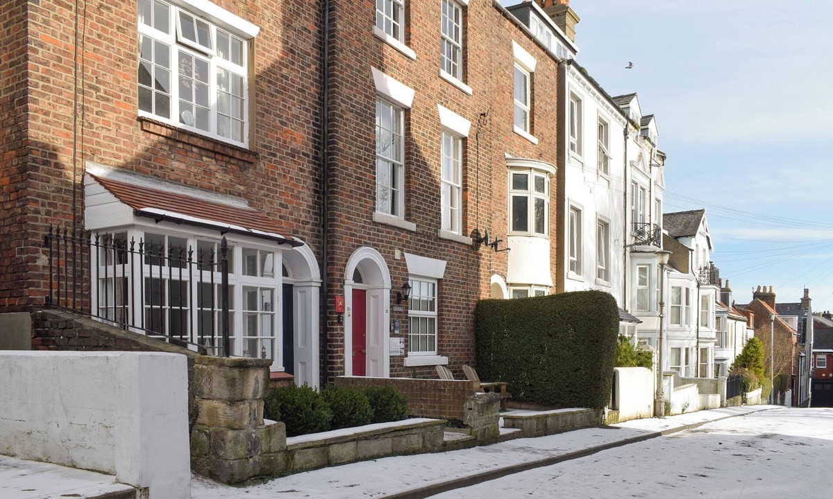 West Cliff Cottage | 4 bedroom accommodation in Whitby