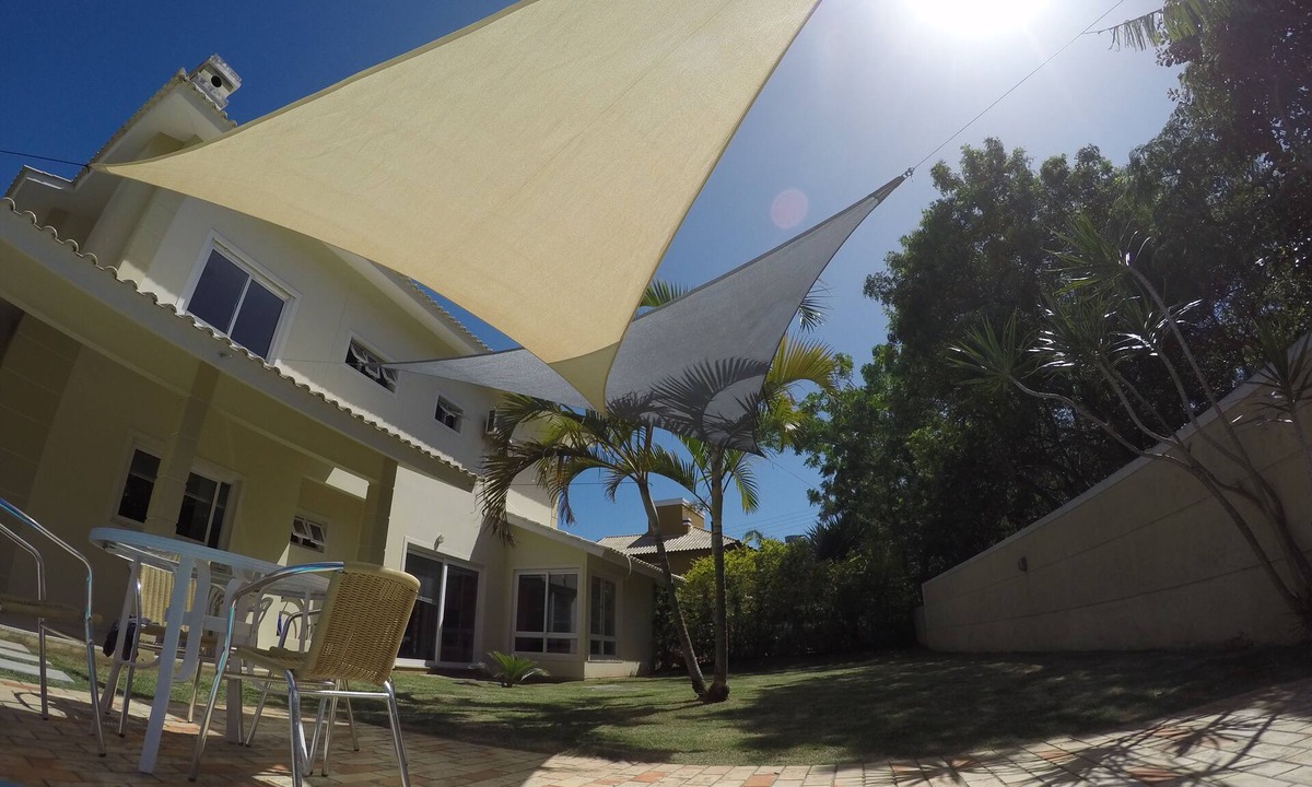 Porto da Lagoa House | 4-bedroom house in a gated community with an ecological trail to the beach.