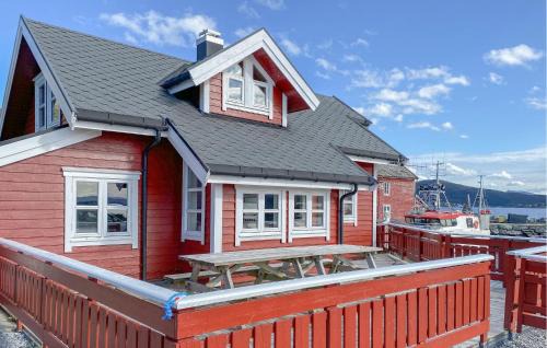 Heroy House | 4 Bedroom Lovely Home In Leinøya