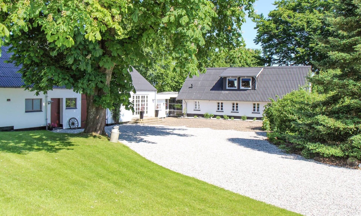 Skygge House | 4 bedroom nice home in Ejstrupholm