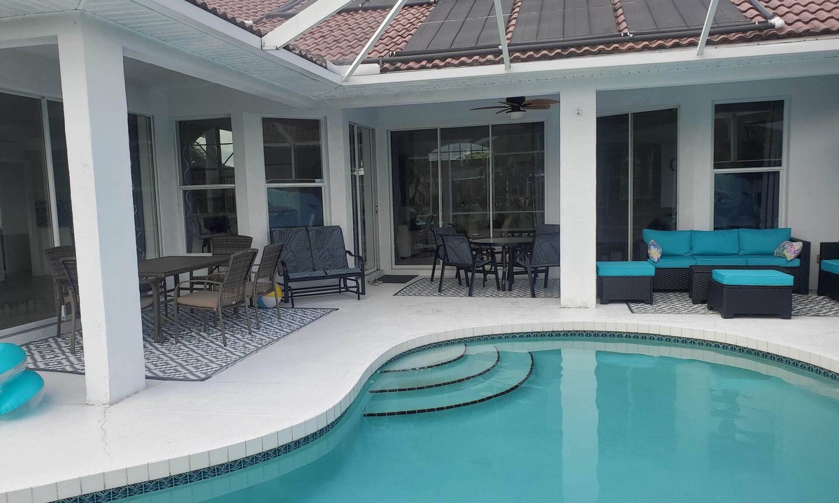 Braden River House | 4 Bedroom Pool home with pond view in Sarasota, FL