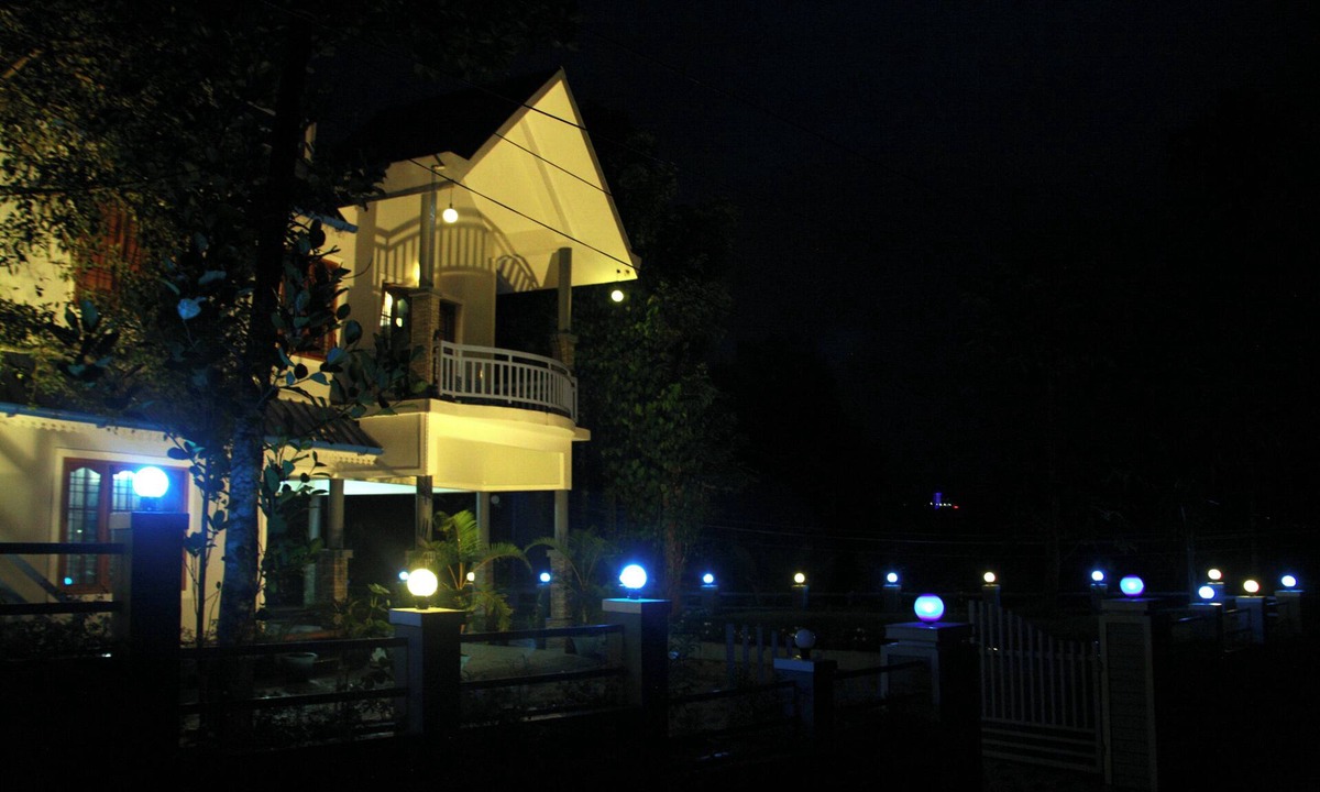 Anachal House | 4 Bedroom Villa With Balcony Mountain View