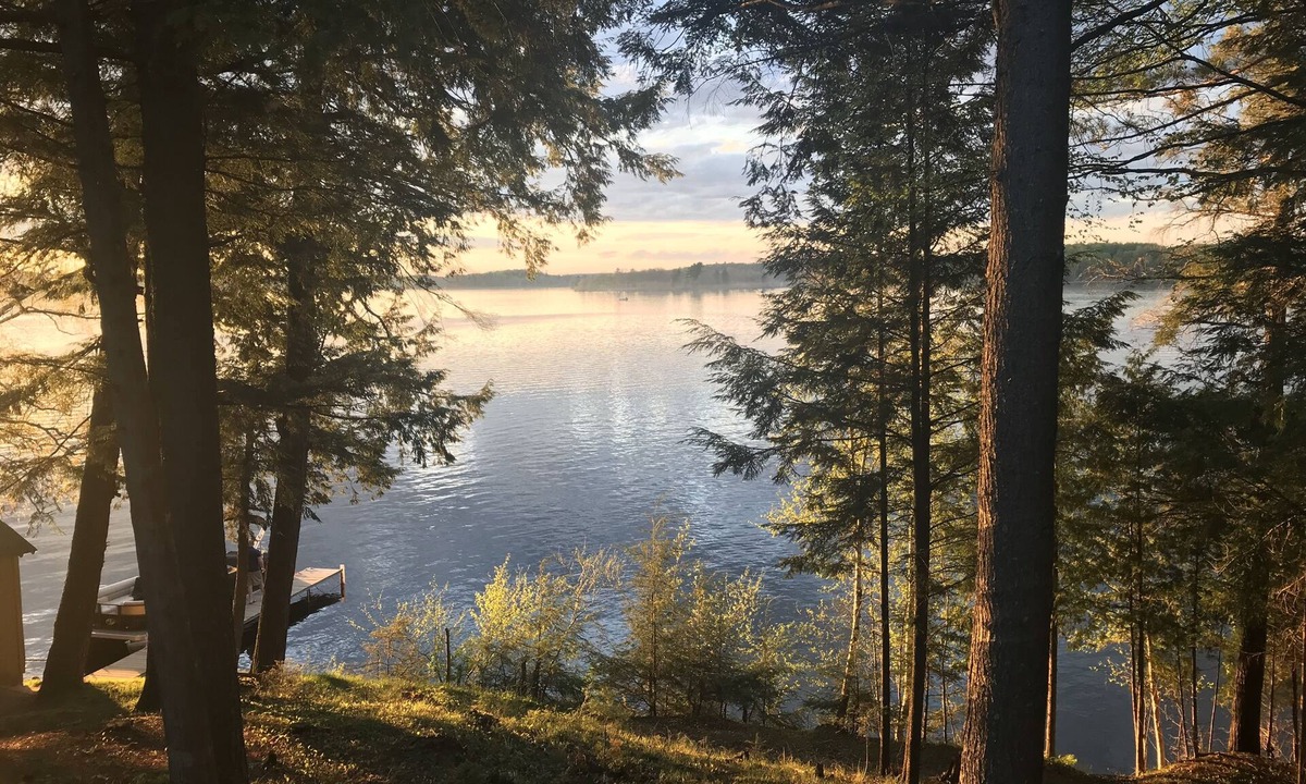 Pickerel Cottage | 4 Bedroom Waterfront Cabin! Fully Remodel with air conditioning and washer/dryer