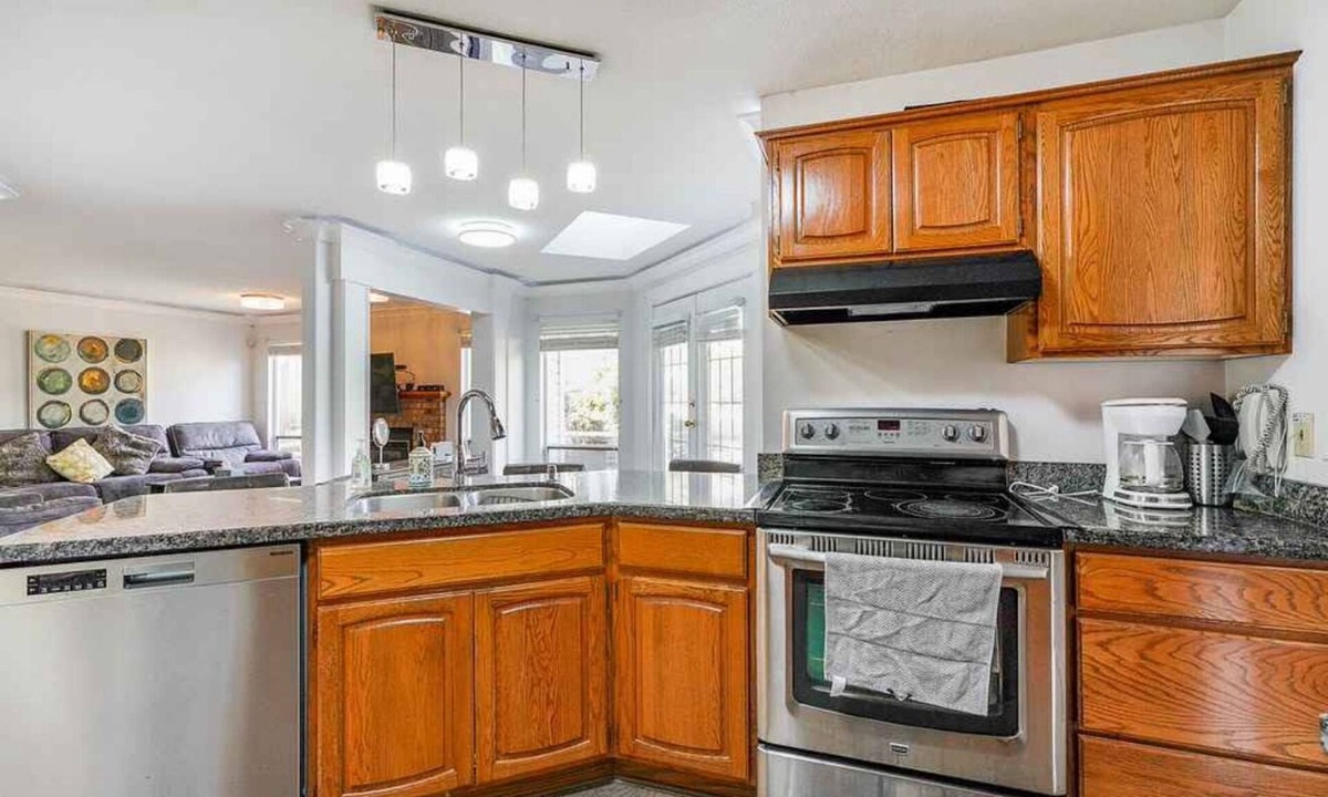 Fleetwood House | 4 Beds 3 Bath unique family home in prestigious neighbourhood nearby mall & park