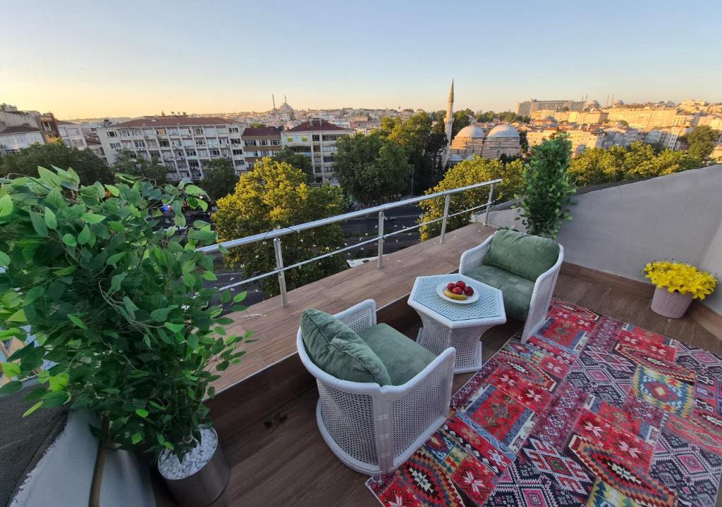 Fatih Apartment | 4 BR Flat with Terrace and Hot Tub in Historic Istanbul