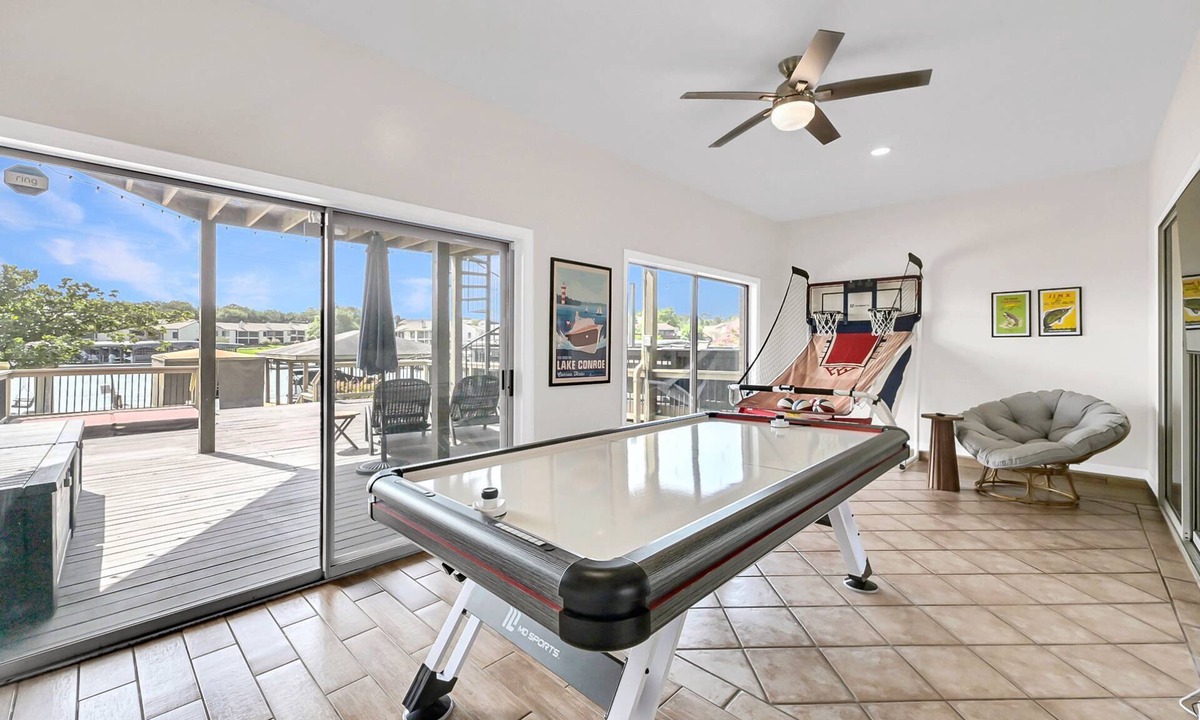 April Sound House | 4 BR Waterfront Retreat w/Hot Tub, Swim-Off Dock, Lake Views