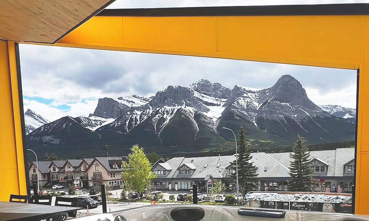 Teepee Town House | 4 BR with Epic Mountain View, Hot Tub, Garage EV Port, Super High Ceiling