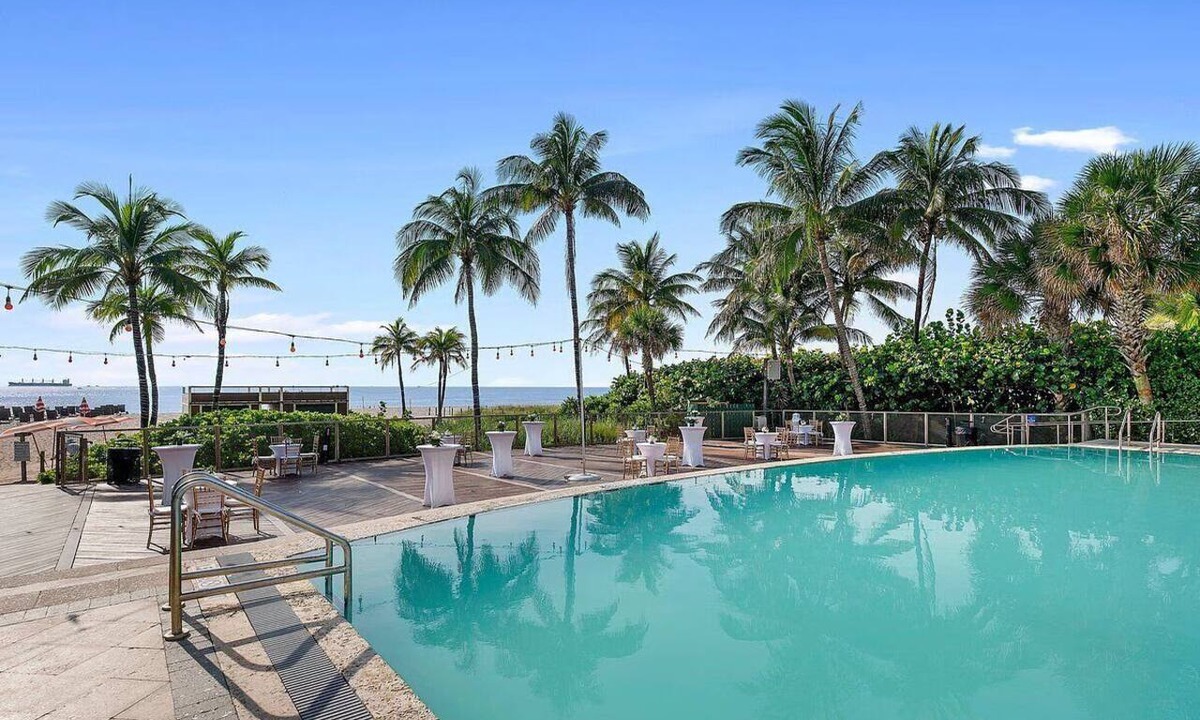 Central Beach Hotel | 4 Family Friendly Units | Near Las Olas Boulevard - 2.2 mi | Outdoor Pool Access