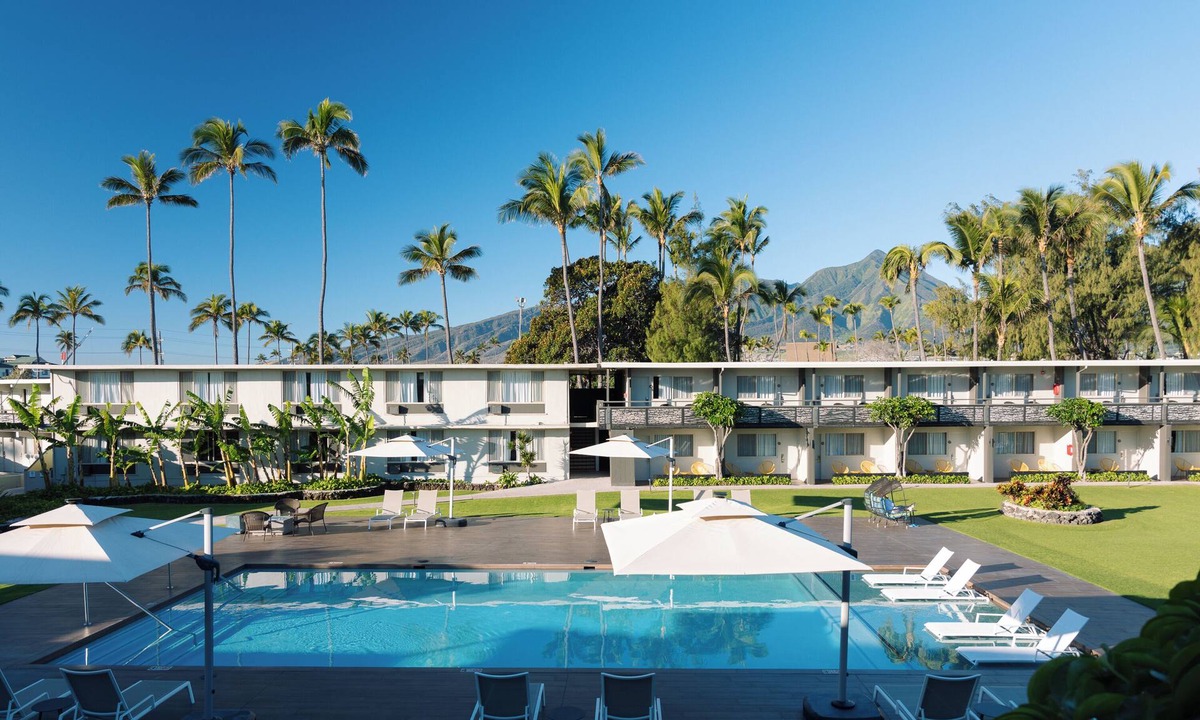 Kahului Hotel | 4 Group-friendly Units with Beautiful Ocean View, Outdoor Pool, Pet-friendly