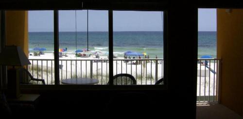 Harold House | #4 Island Surf by Alicia Hollis Realtor Rentals - Open Now
