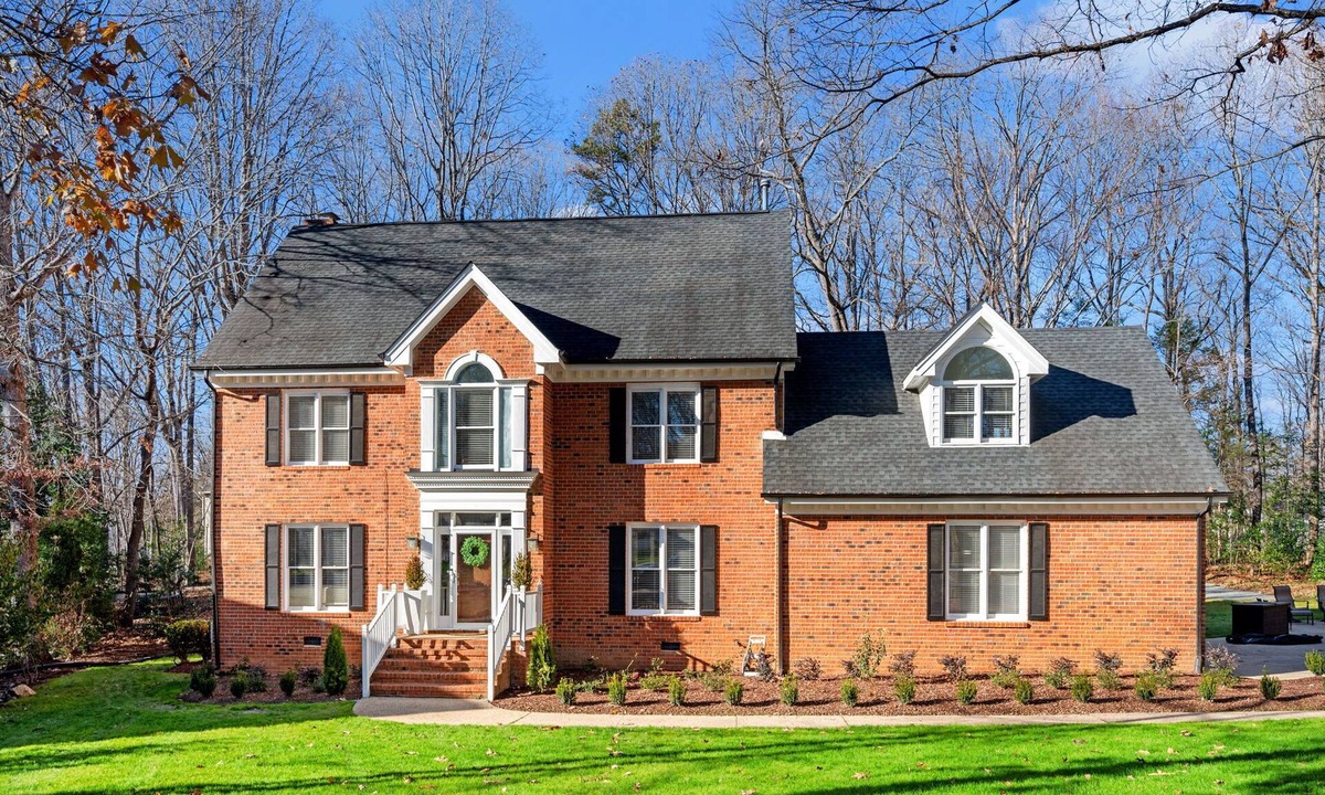 Cary House | 4 King 4 Bath Executive Retreat on cul-de-sac in Lochmere neighborhood of Cary