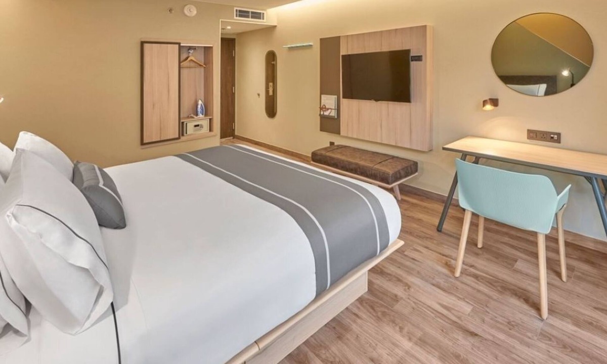 Cancun Hotel | 4 Kitchenette Suite + Pool, Gym & Continental Breakfast, Close to CUN Airport