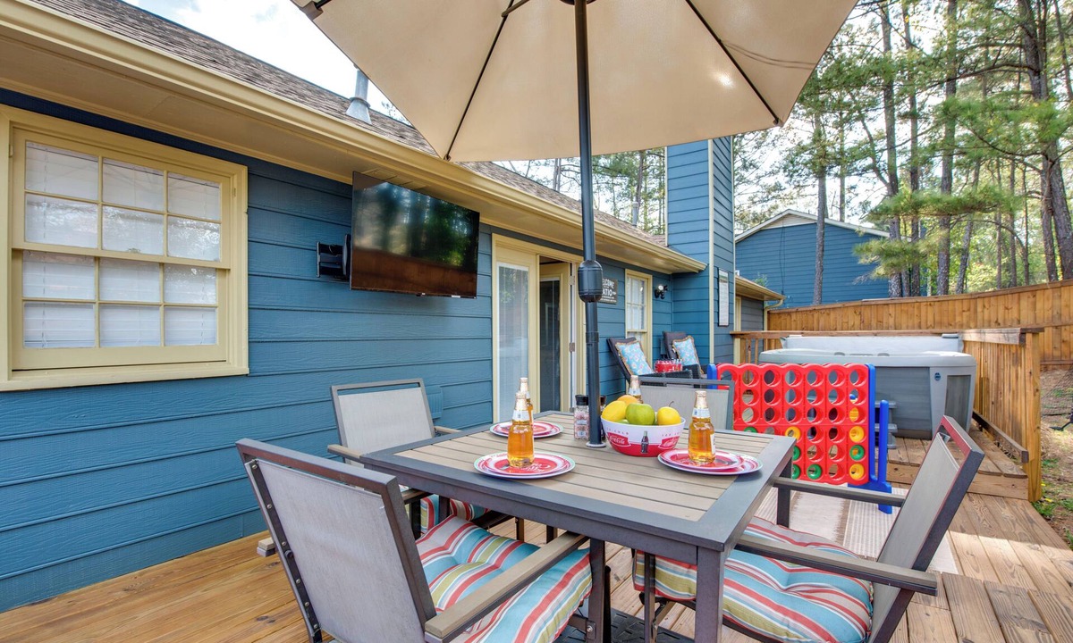 Church Street House | 4 Mi to Airport: Atlanta Home w/Deck & Hot Tub