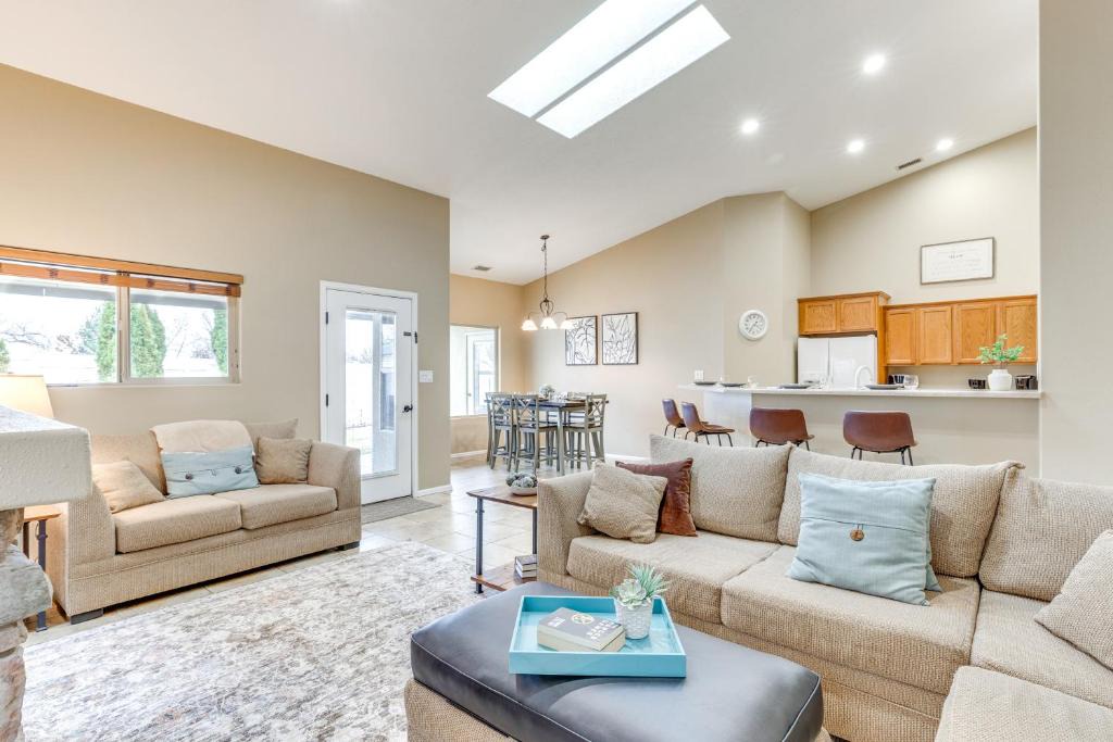 Grand Junction House | 4 Mi to Dtwn Grand Junction: Hot Tub Haven!
