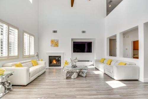 Merced House | 4 Mi to Dtwn Merced: Spacious Home w/Yard!
