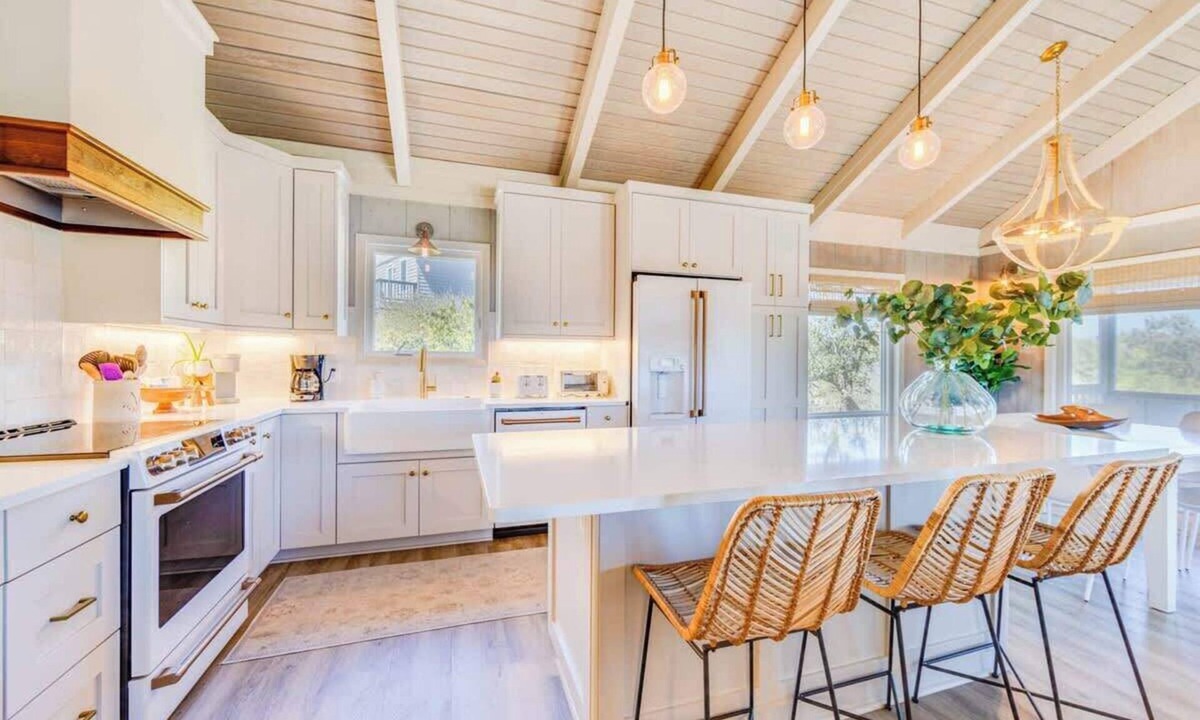 Duck Cottage | 4-Min Walk to Beach | Modern Duck Cottage