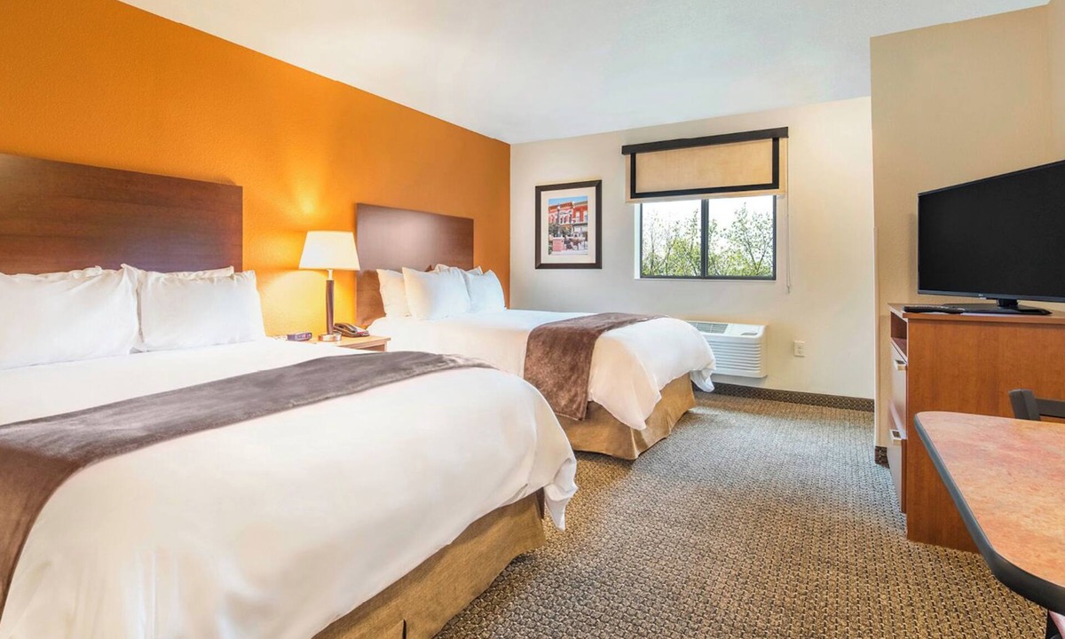 Monaca Hotel | 4 Modern Extended-Stay Rooms w/All Essentials for Business