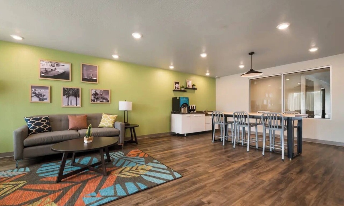 Rockledge Hotel | 4 Modern Rooms with Kitchen for Exploring Florida’s Space Coast & Attractions