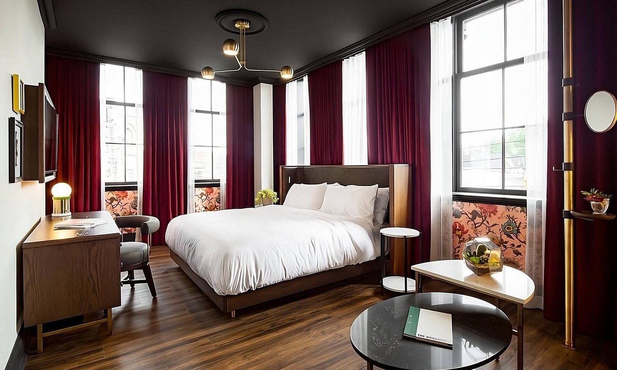 Riverside Hotel | 4 Modern Style Suites at Broadview Ave