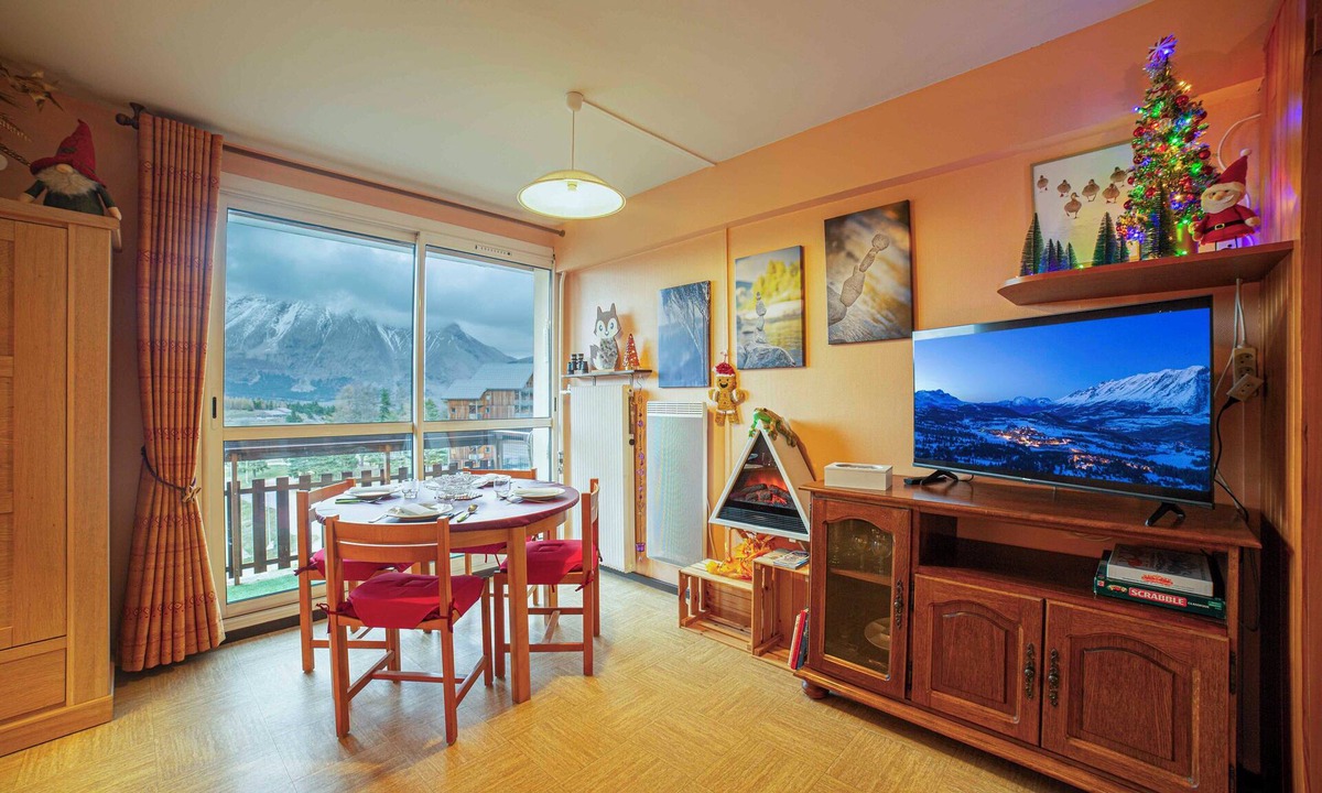 Saint-Etienne-en-Devoluy Apartment | 4-person family apartment at the foot of the slopes and close to shops