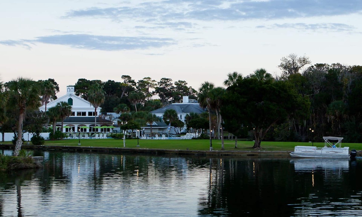 Crystal River Hotel | 4 Relaxing Units with Free Parking, Pool! Near Three Sister Springs