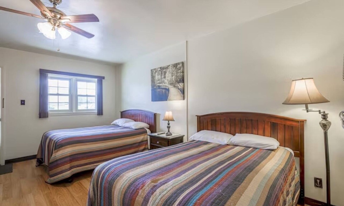 Short Creek Hotel | 4 Rooms Perfect Retreat for Outdoor Trips—Trails, Forest Activities, Golf Nearby