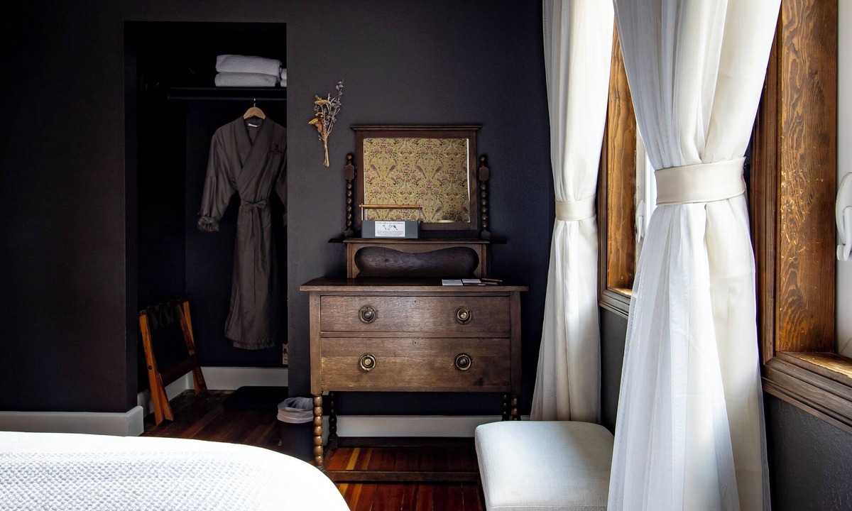 Packwood Apartment | #4 Shriner Peak Lookout Trail Shared Bath- Adults Only