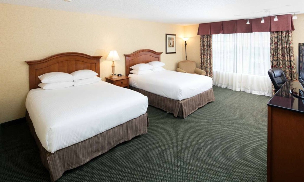Downtown Hotel | 4 Units | Relaxing Stay in Pet-Friendly Rooms with 2 Queen Beds in Hwy 101
