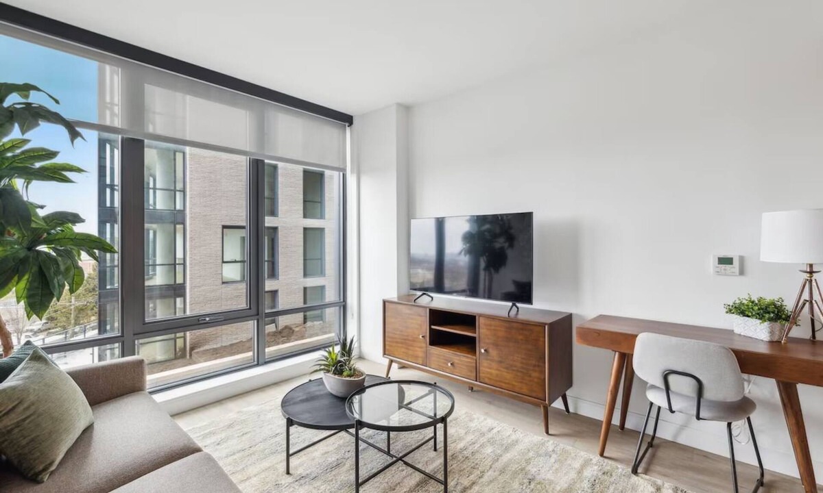 Buzzard Point Hotel | 4 Units | Walk to Audi Field from Stylish Apartment | Perfect for Game Day Trip