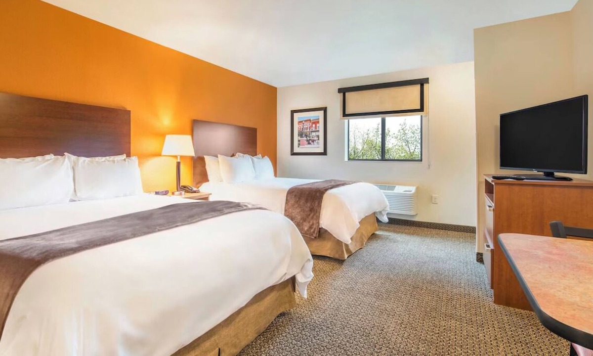 Lebanon Hotel | 4 Work-Friendly Rooms w/Kitchenette Perfect for Extended Stays