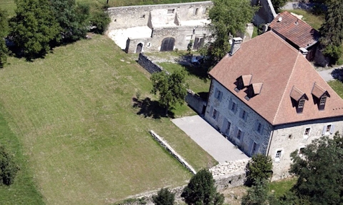Thusy Other | 400 euros/night 12th-century fortified house