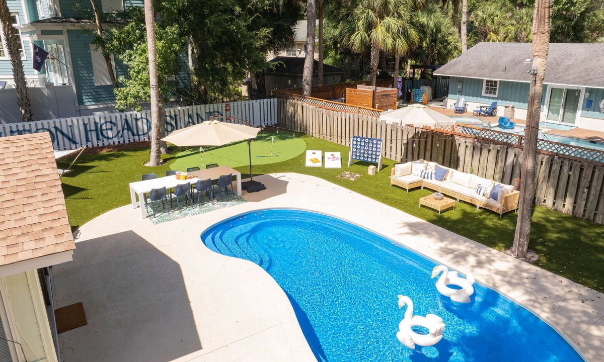 North Forest Beach House | 400 Steps to beach: Pool Hot Tub Sauna Mini Putt Putt Pool Table Arcade Games