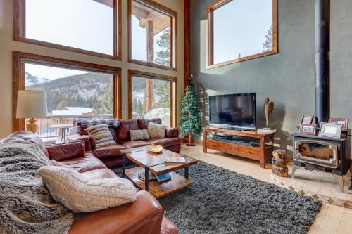 Blue River House | 400 Whispering Pines