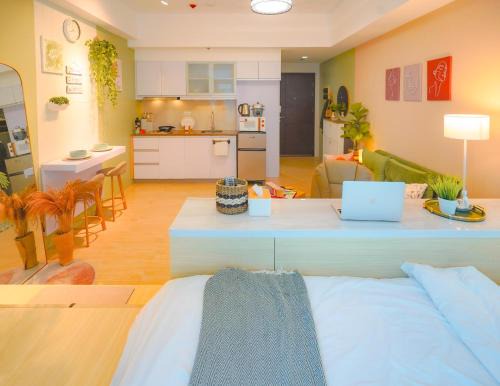 Bagumbayan Apartment | 400mpbs, Free pool access! Eastwood LeGrand 3 - Mowai Suites