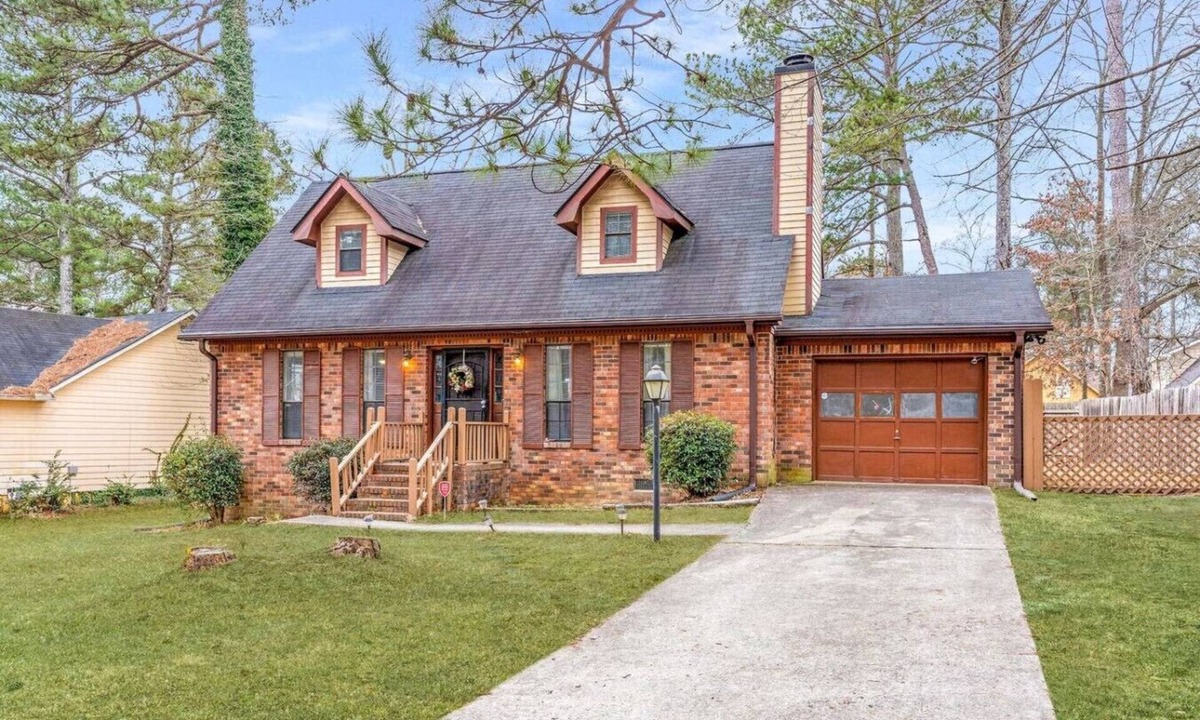 Church Street Cottage | 413) Massive 3 Bedroom With Fenced Yard!