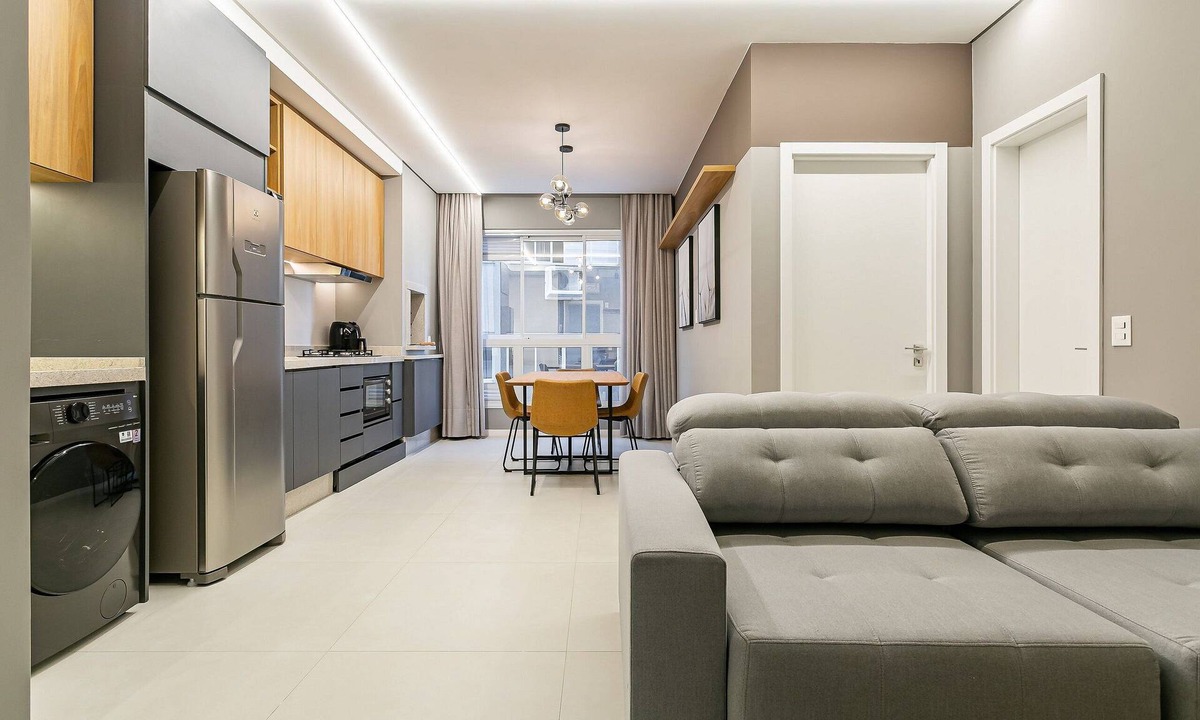 Florianopolis Apartment | 43" Smart TV | Split AC | 500mb Wi-Fi #TRINA04