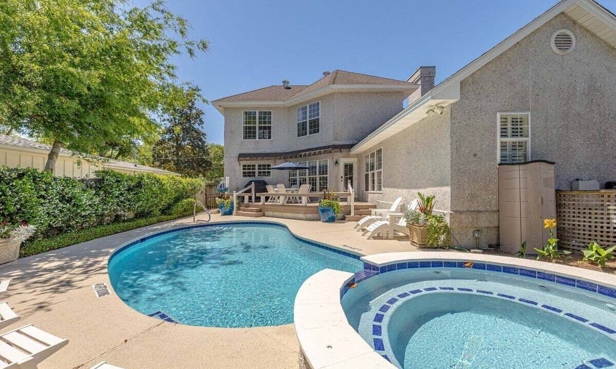 East Beach House | 4324 10th Street East Beach