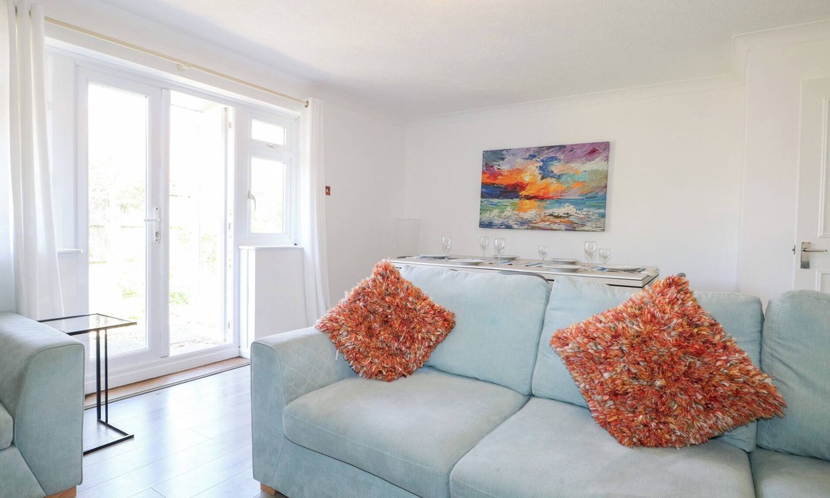 Pagham Cottage | 44 WEST FRONT ROAD, pet friendly, character holiday cottage in Pagham