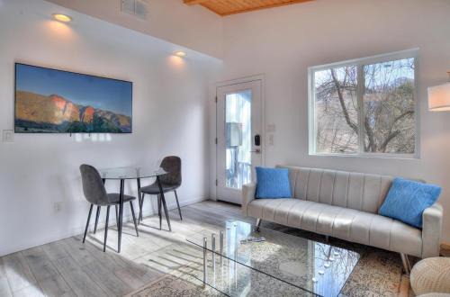 Durango House | 4459 County Rd 203 - 2 Bedroom Cabin